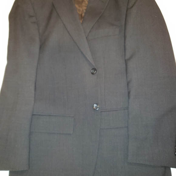 Men's Suit - Picture 3 of 4